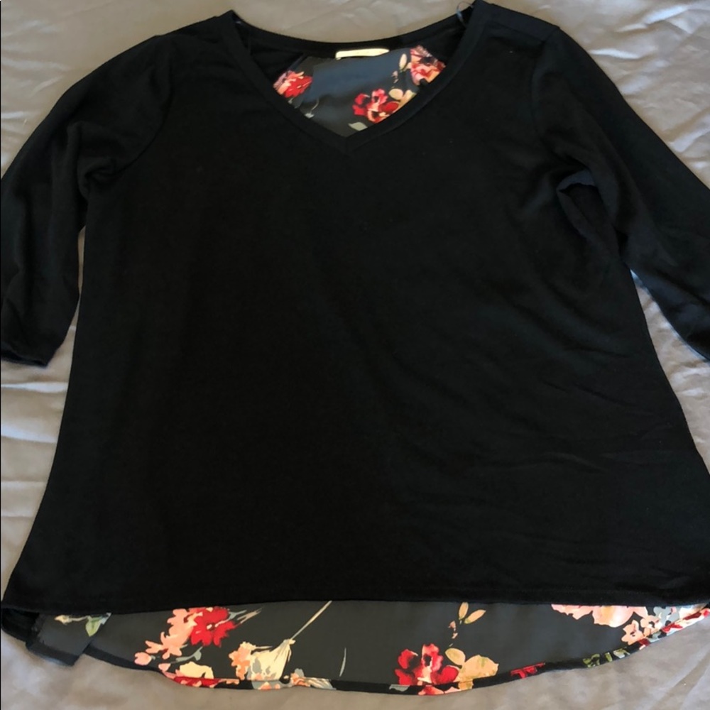 3/4 sleeve black shirt